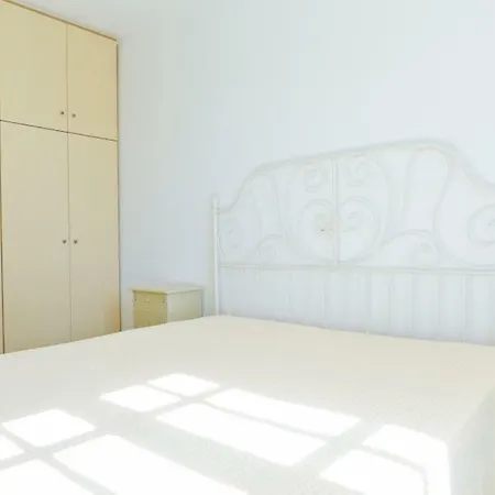 Villa Lovely 3-bedroom House In *